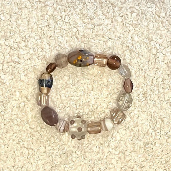 handmade lavender, purple, white glass hand painted beaded elastic bracelet - Picture 7 of 13